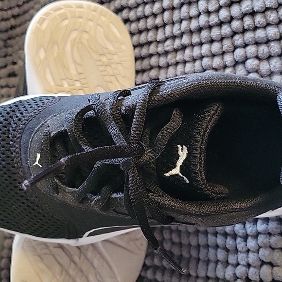 BLACK & WHITE LADIES 6.5 SNEAKERS - Picture 8 of 8